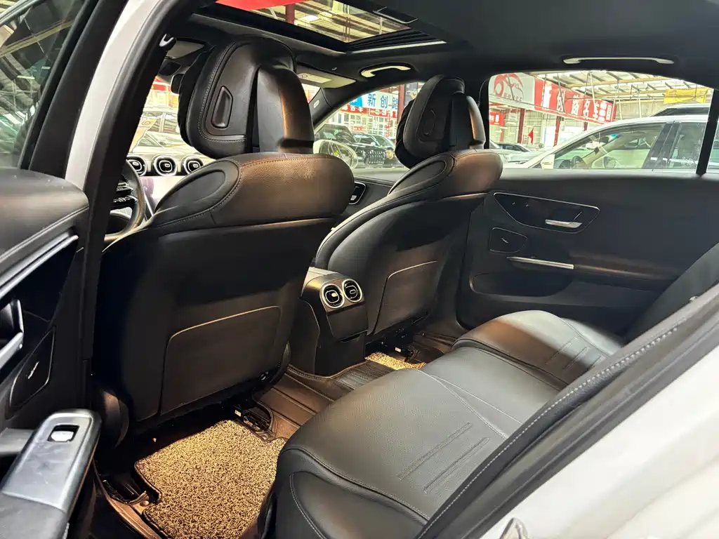Mercedes-Benz C-Class 2023 — фото 11