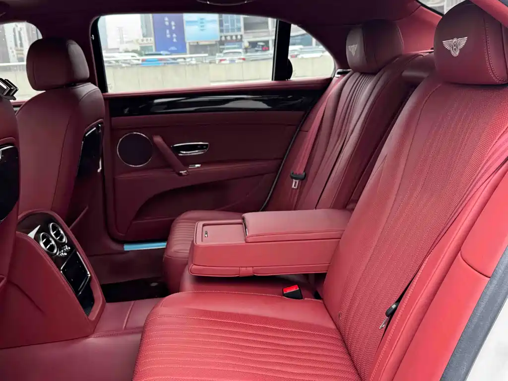 Bentley Flying Spur 2018 — фото 12