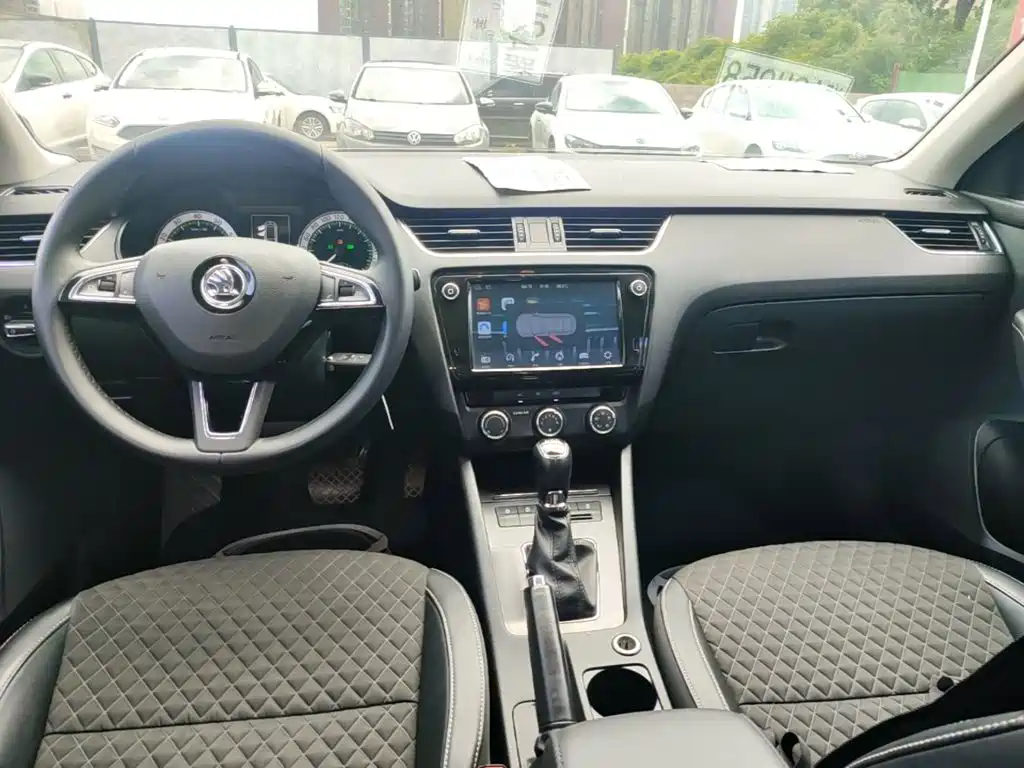 Skoda Octavia 2018 — фото 10