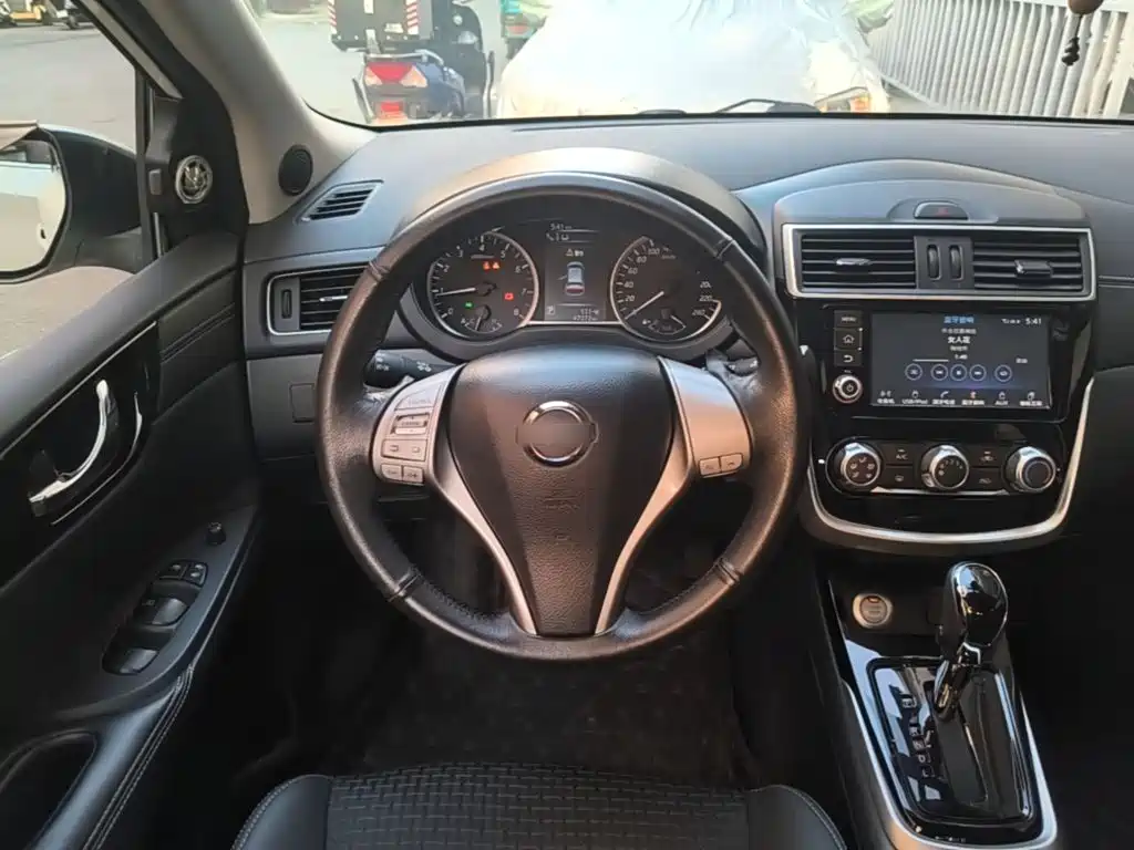 Nissan Tiida 2018 — фото 11