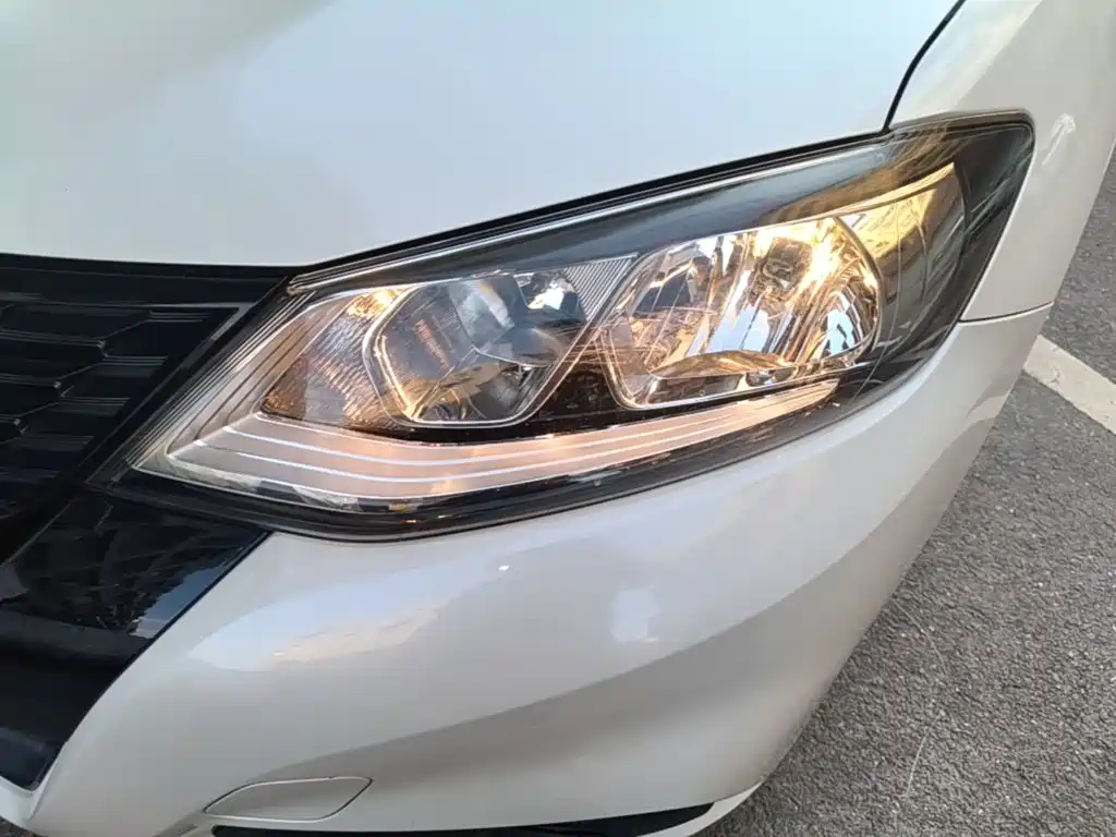 Nissan Tiida 2018 — фото 24