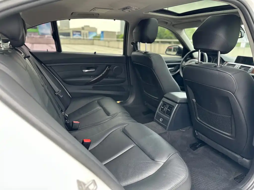 BMW 3 Series 2015 — фото 16