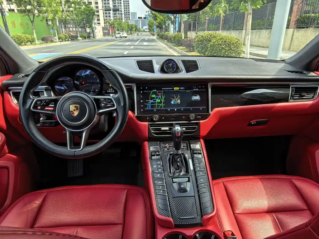 Porsche Macan 2017 — фото 9