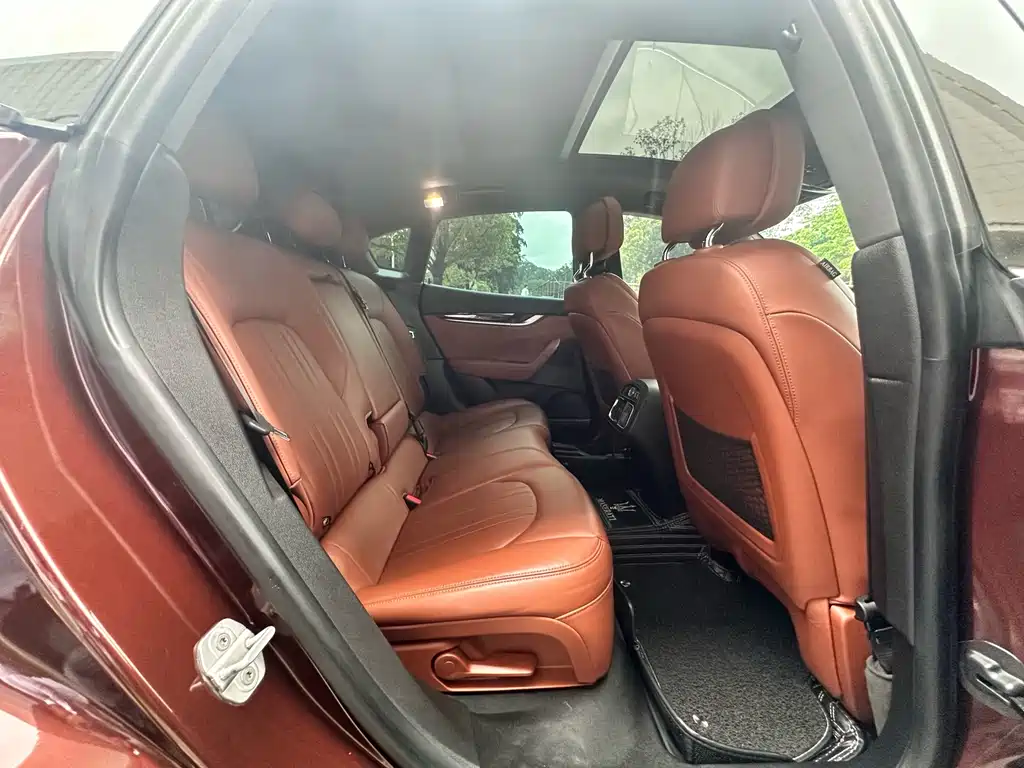 Maserati Levante 2018 — фото 12