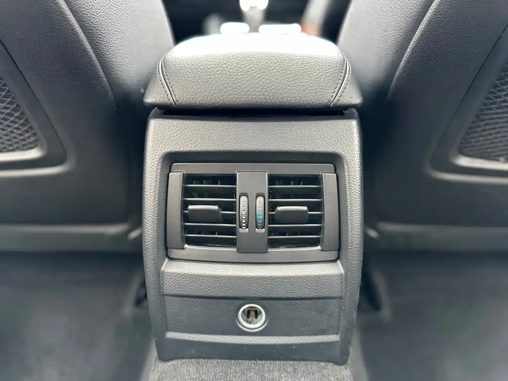 BMW 3 Series 2015 — фото 23
