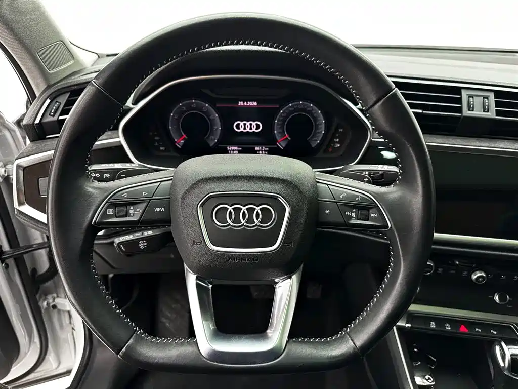 Audi Q3 2022 — фото 11