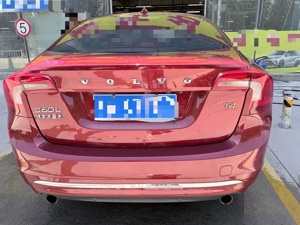 Volvo S60 2016 — фото 19