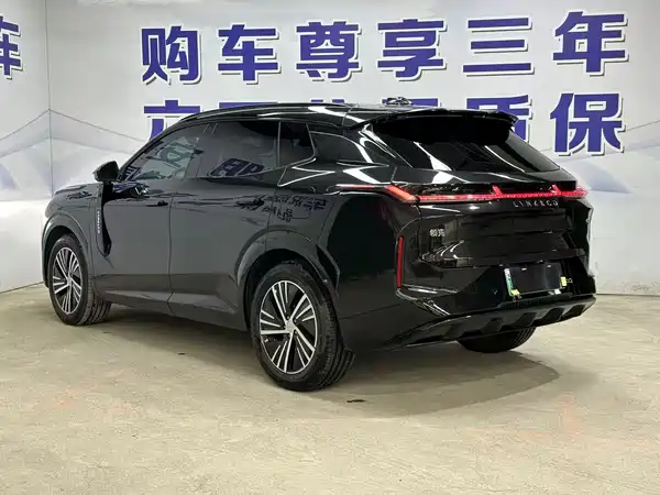 Lynk & Co 08 EM-P 2024