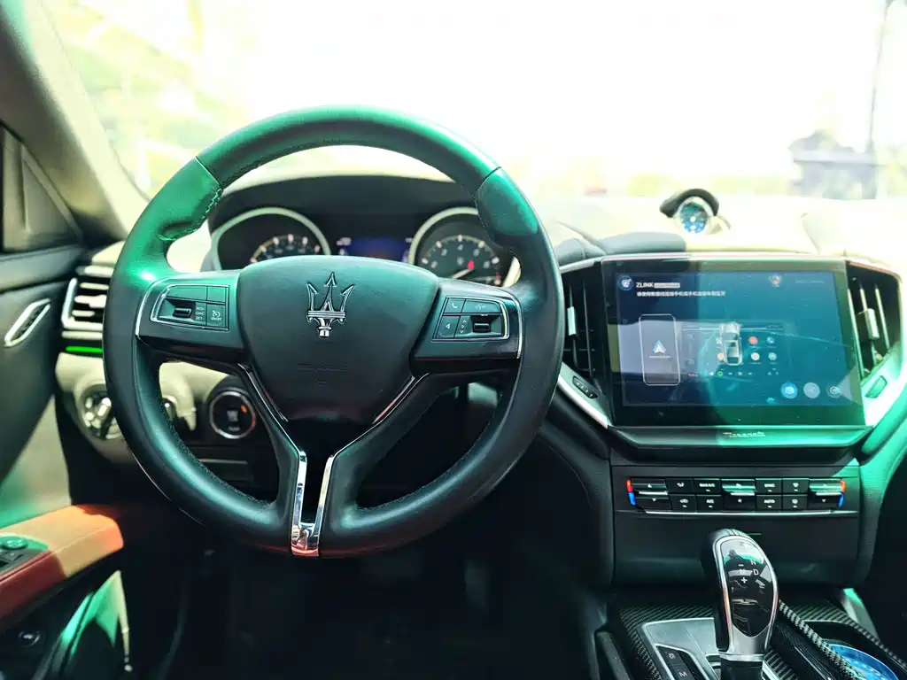 Maserati Ghibli 2015 — фото 10