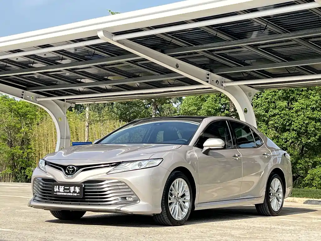Toyota Camry 2020 — фото 1