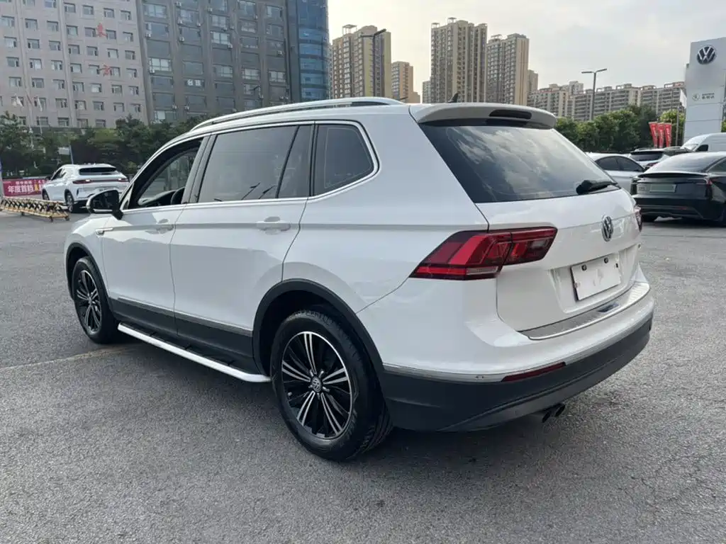 Volkswagen Tiguan L 2020 — фото 11