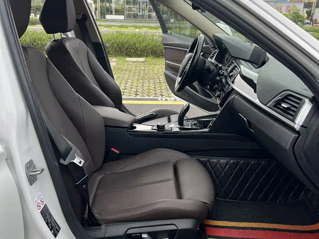 BMW 3 Series 2018 — фото 10