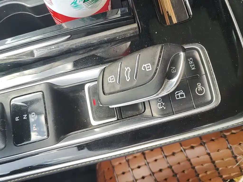 Roewe i6 MAX New Energy 2022 — фото 9