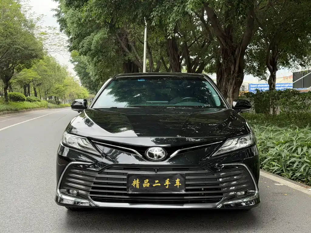 Toyota Camry 2022 — фото 2