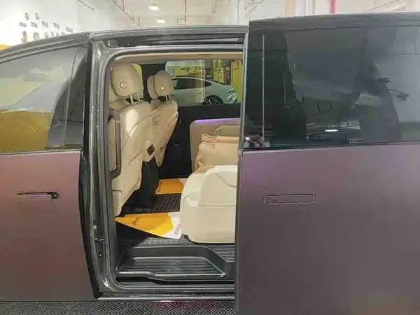 Li Auto MEGA 2024