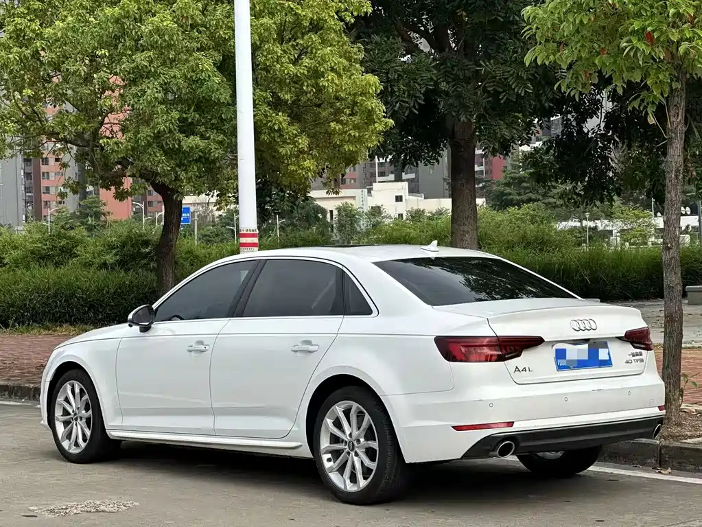 Audi A4L 2018 — фото 8