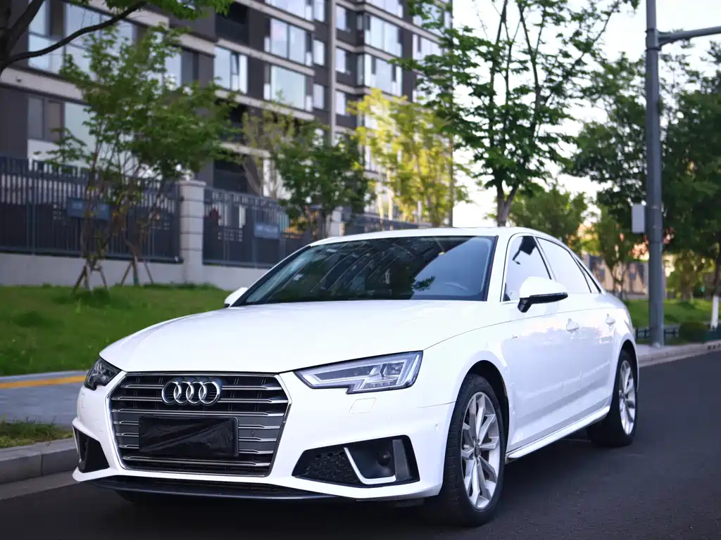 Audi A4L 2020 — фото 1
