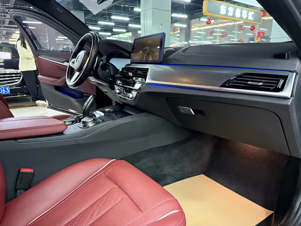 BMW 5 Series 2021 — фото 14