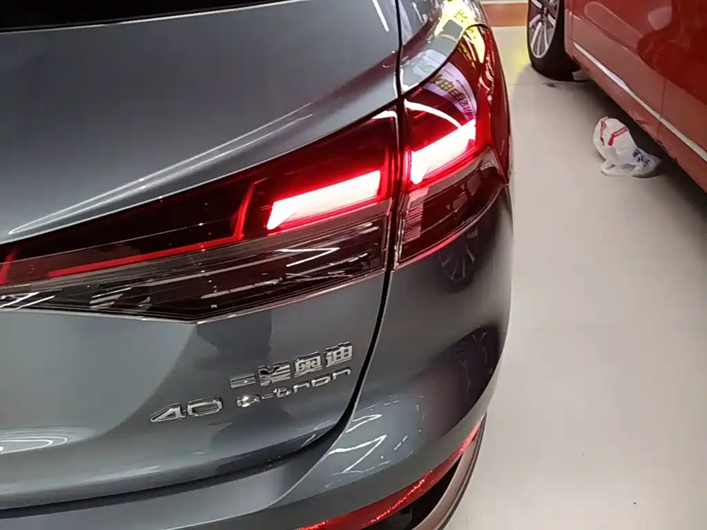 Audi Q4 E-Tron 2023 — фото 8