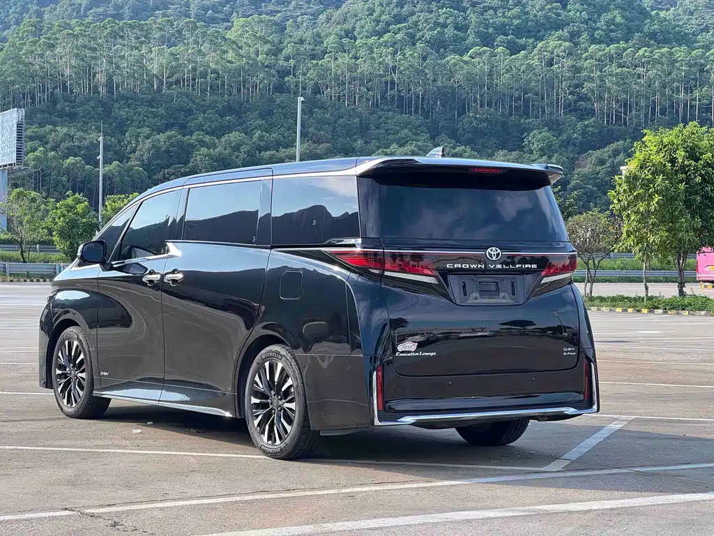 Toyota Vellfire 2024 — фото 8
