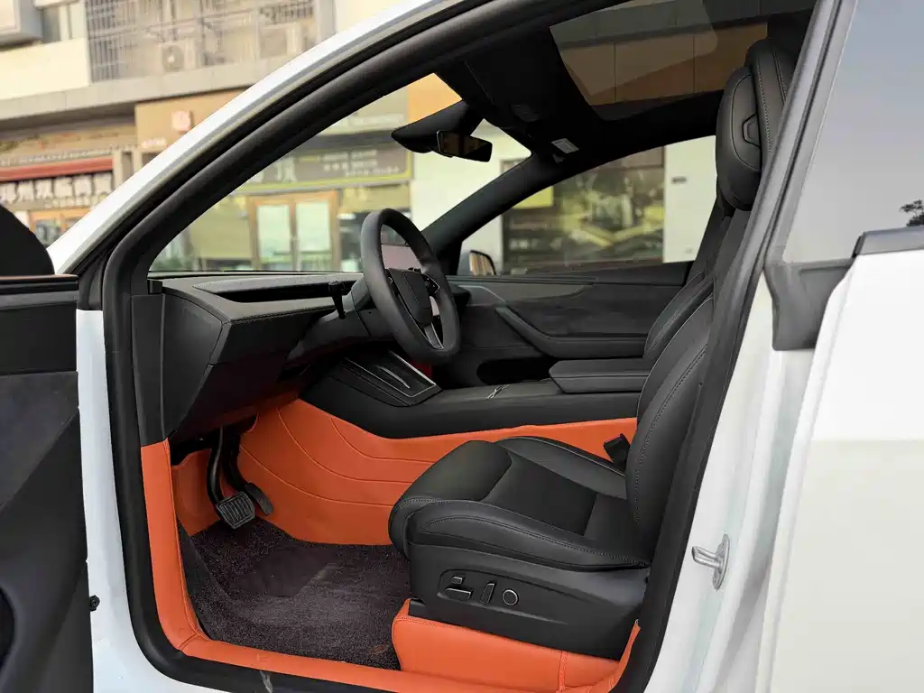 Tesla Model Y L 2026