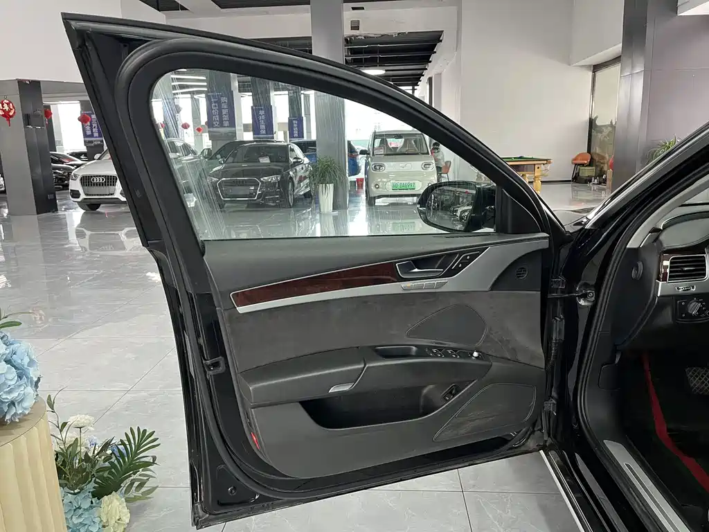 Audi A8 2013