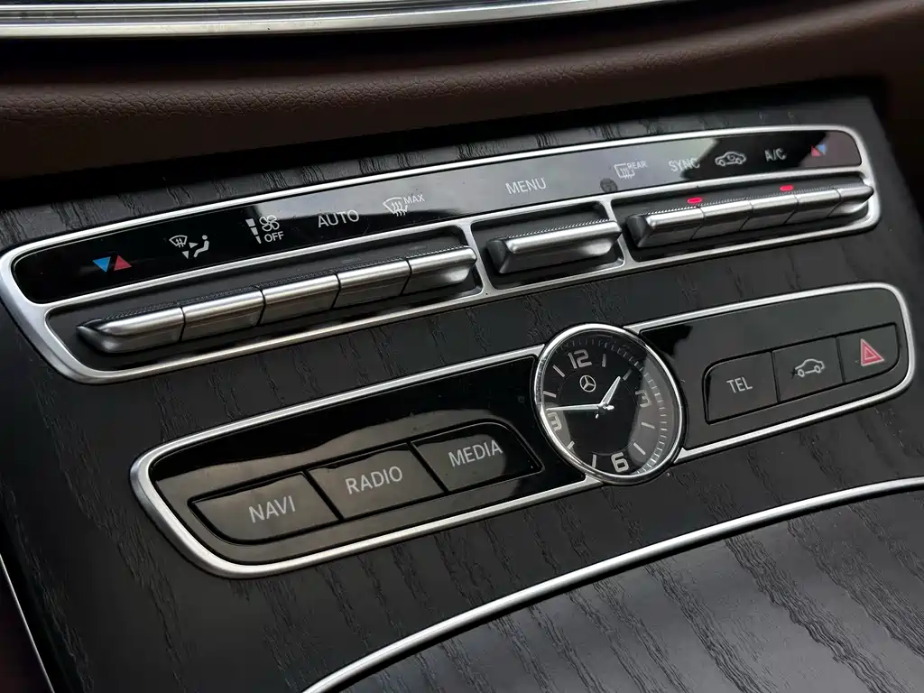 Mercedes-Benz E-Class 2019 — фото 25