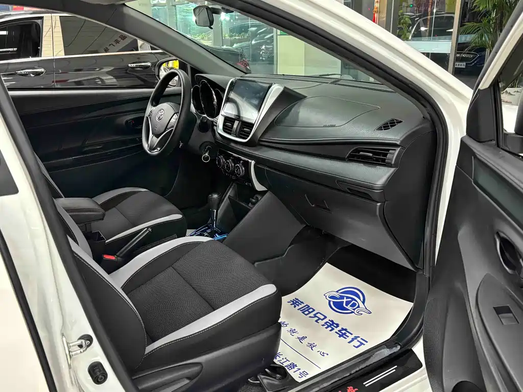Toyota Yaris L 2022 — фото 4