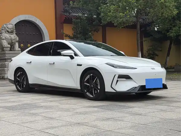 Geely Galaxy E8 2025