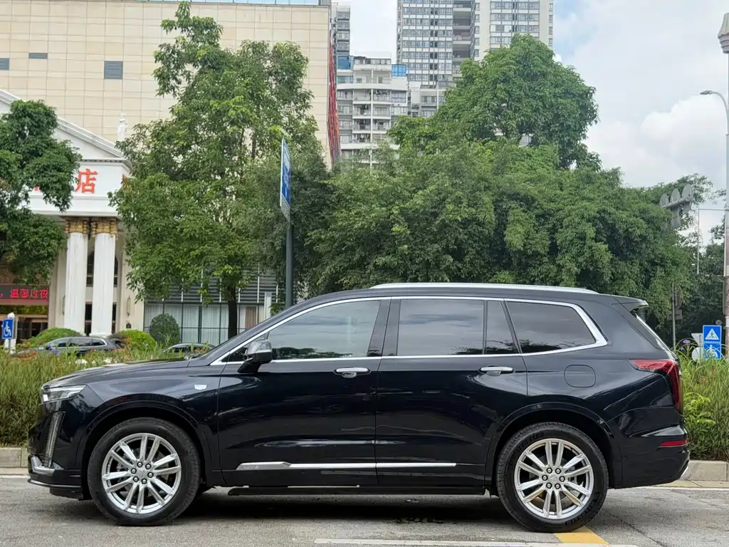Cadillac XT6 2022 — фото 8