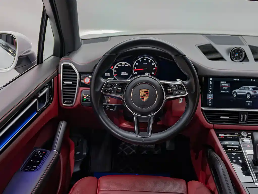 Porsche Cayenne 2020 — фото 17