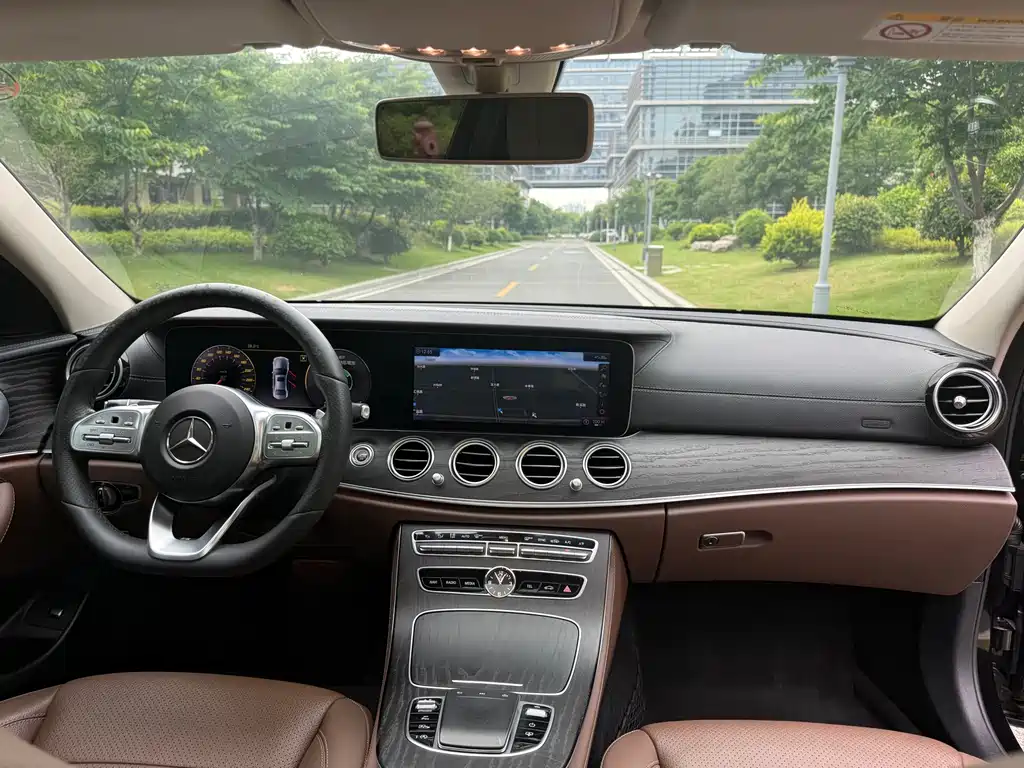 Mercedes-Benz E-Class 2019 — фото 15