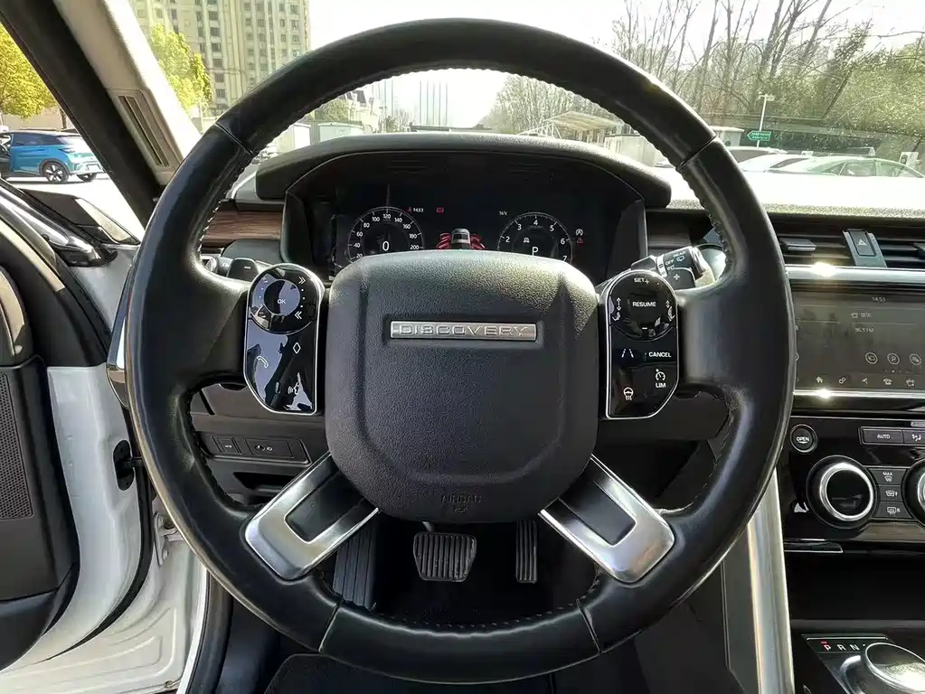 Land Rover Discovery 2019 — фото 11