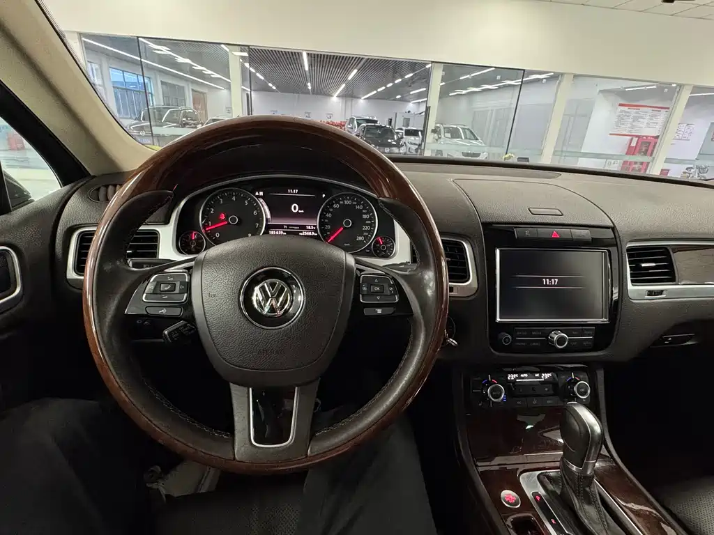 Volkswagen Touareg 2015 — фото 14