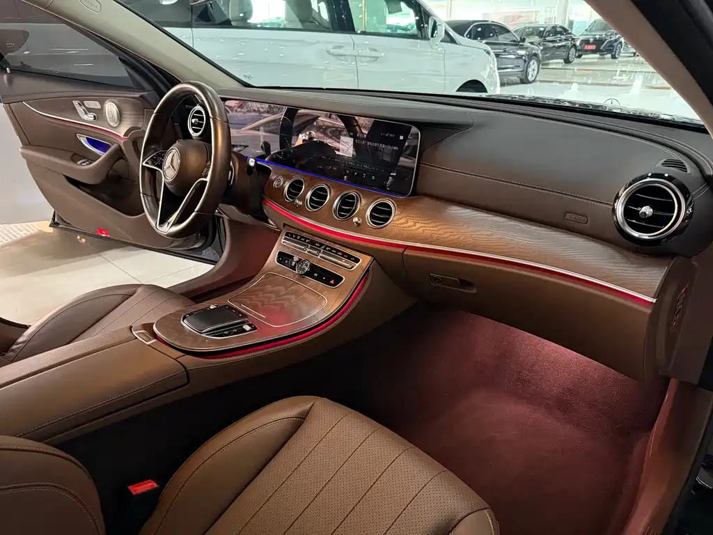 Mercedes-Benz E-Class 2023 — фото 13