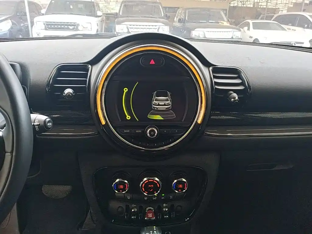 MINI Clubman 2017 — фото 13