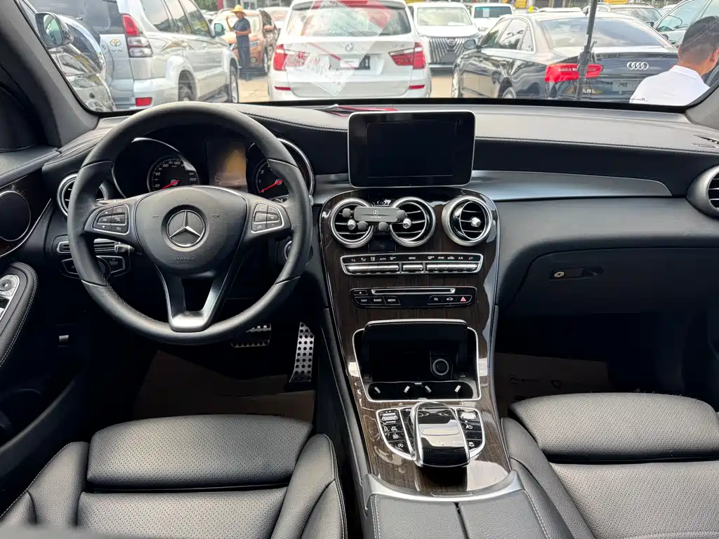 Mercedes-Benz GLC 2017 — фото 10