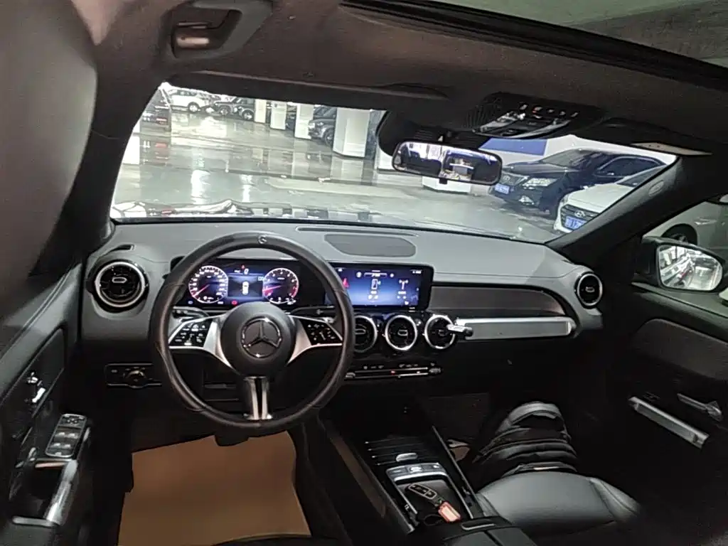 Mercedes-Benz GLB 2025 — фото 10
