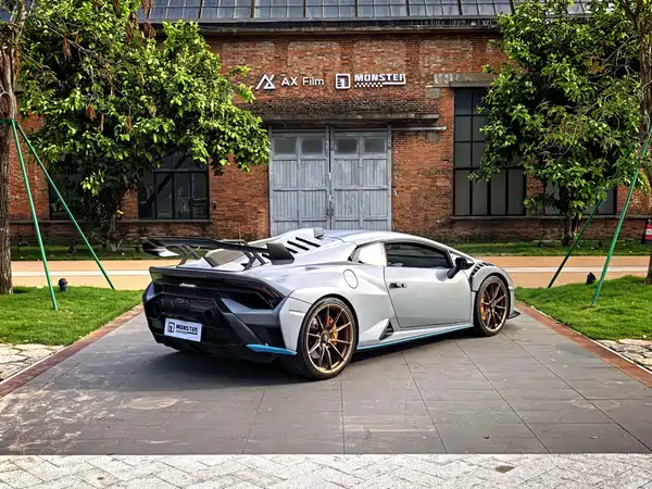 Lamborghini Huracan 2021