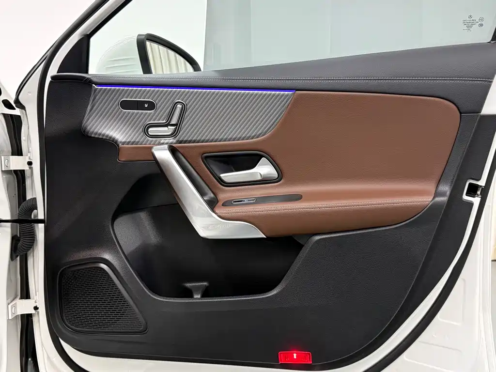 Mercedes-Benz A-Class 2024 — фото 12