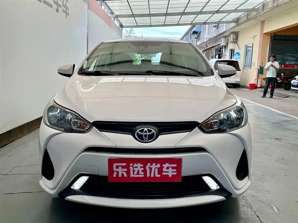 Toyota Yaris L 2021