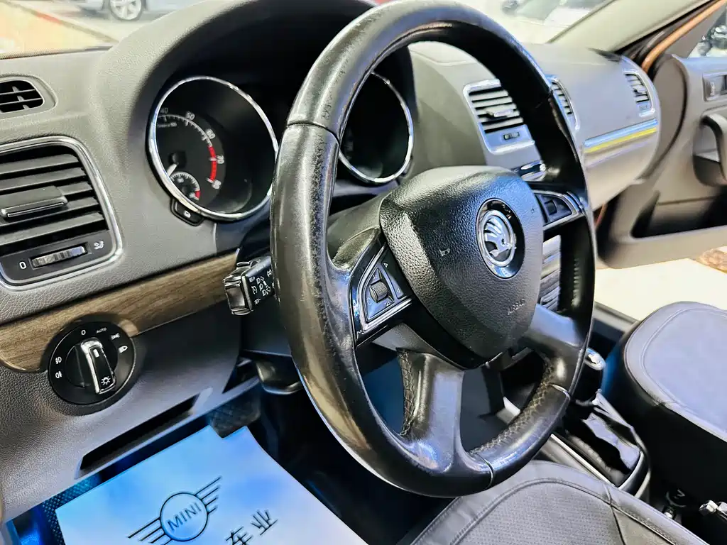 Skoda Yeti 2014 — фото 17