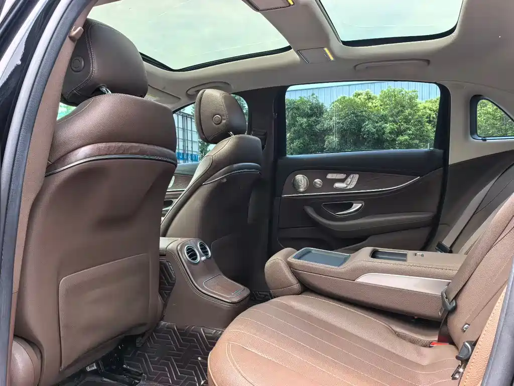 Mercedes-Benz E-Class 2023 — фото 4