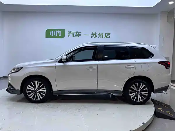 Mitsubishi Outlander 2023