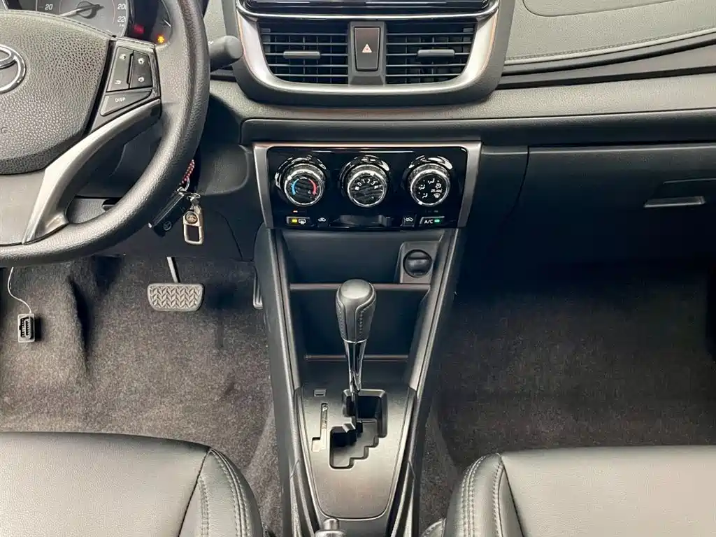 Toyota Yaris L 2021 — фото 9