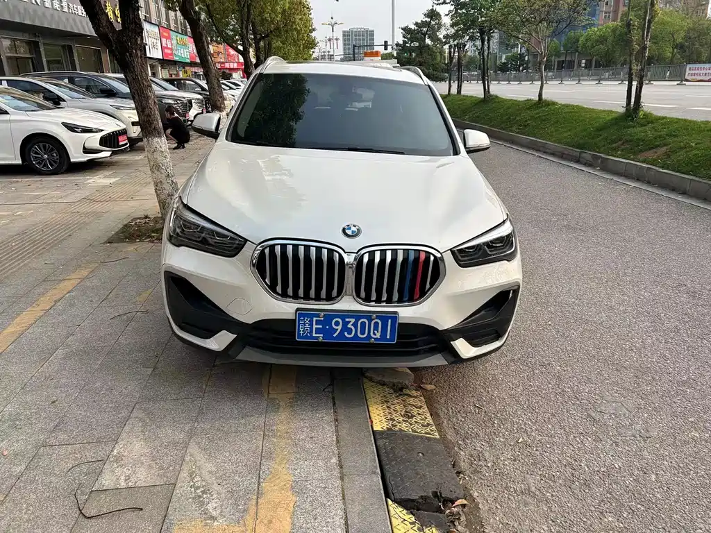 BMW X1 2022 — фото 1