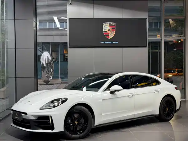 Porsche Panamera 2025
