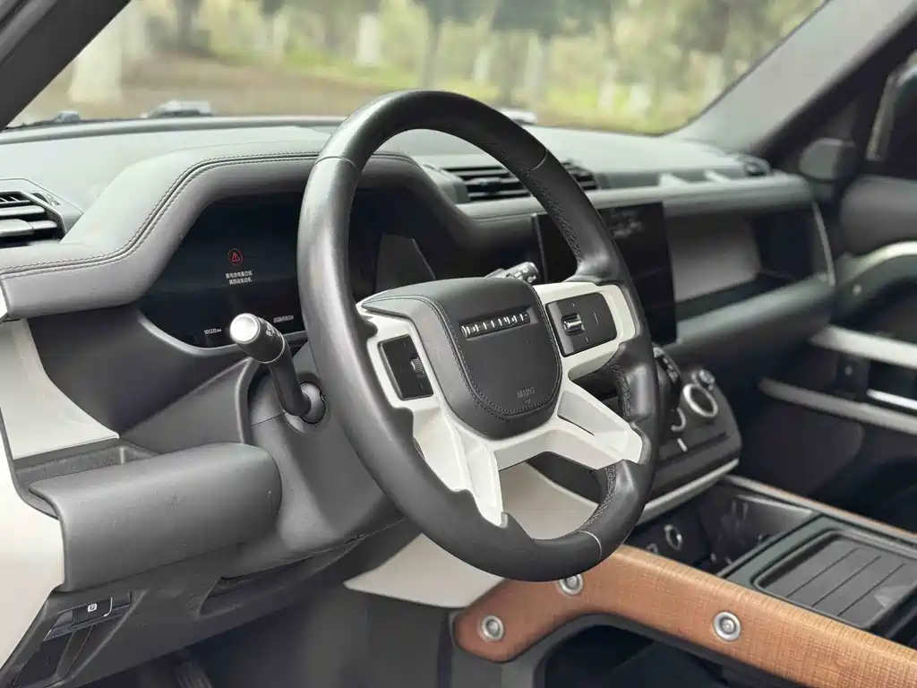 Land Rover Defender 2023 — фото 11