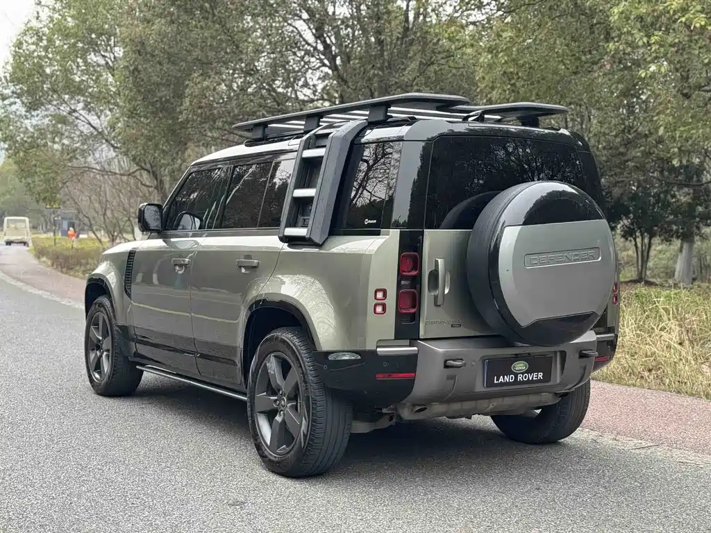 Land Rover Defender 2023 — фото 6