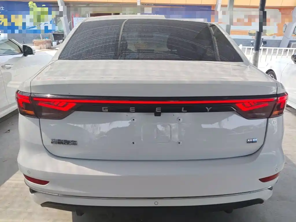 Geely Emgrand 2023